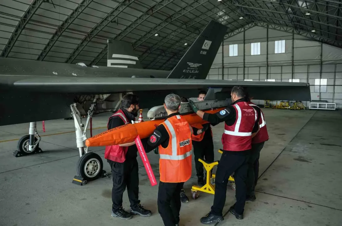 Bayraktar KIZILELMA Gökdoğan füzesi ile buluştu o anları İHA görüntülendi